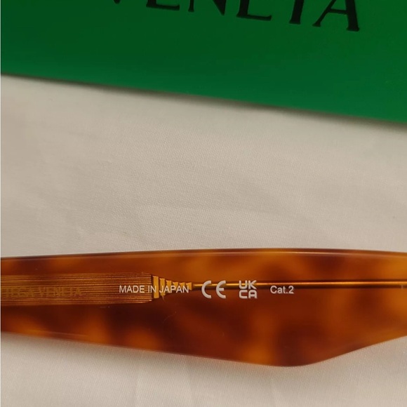 BOTTEGA VENETA 54MM Tortoise Square Sunglasses in Havana Brown full incl… - Picture 8 of 11